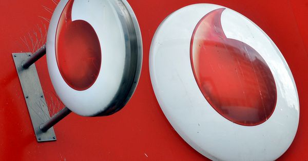 Foto: Un logo de Vodafone en el exterior de una oficina (Reuters)