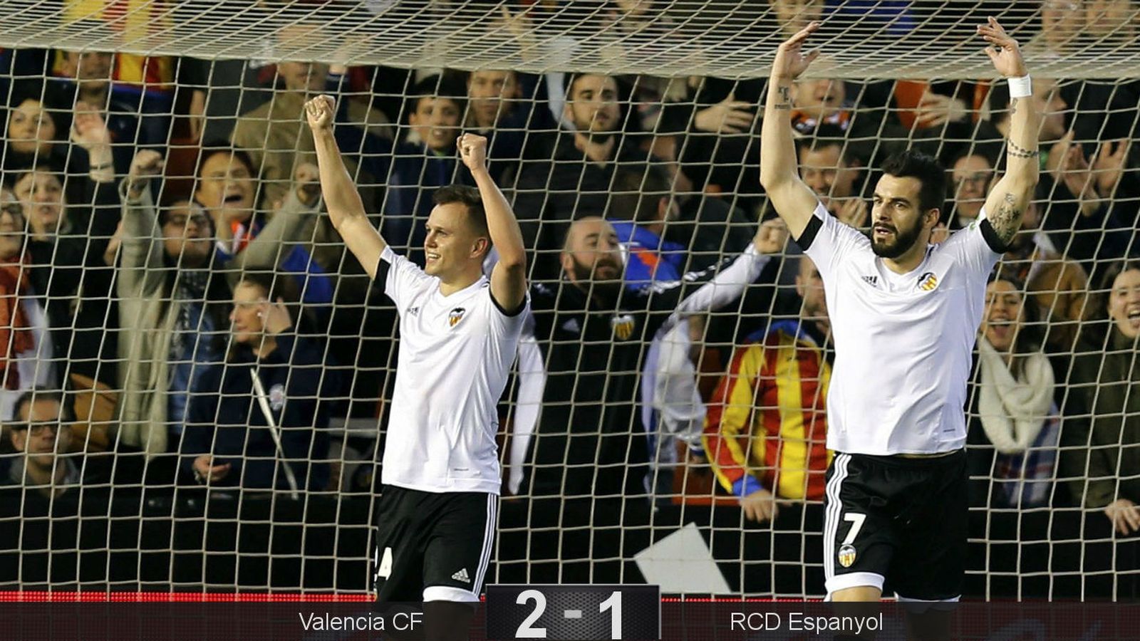 Foto: Cheryshev y Negredo marcaron los goles del Valencia ante el Espanyol (EFE)