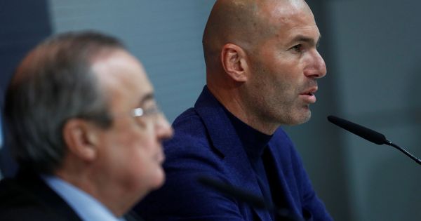 Foto: Zidane, acompañado de Florentino Pérez, en el día que anunció que dejaba de ser entrenador del Real Madrid. (Efe)