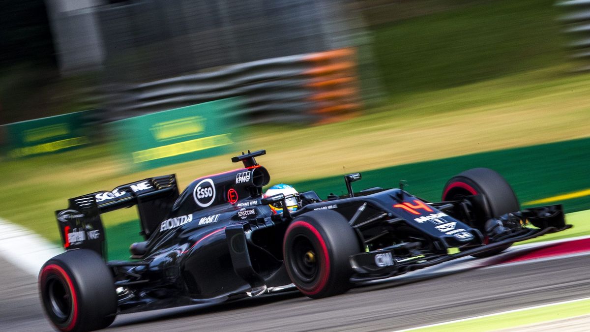 "Triste luchar con un Manor": Alonso, realista con McLaren, "travieso" para Button 