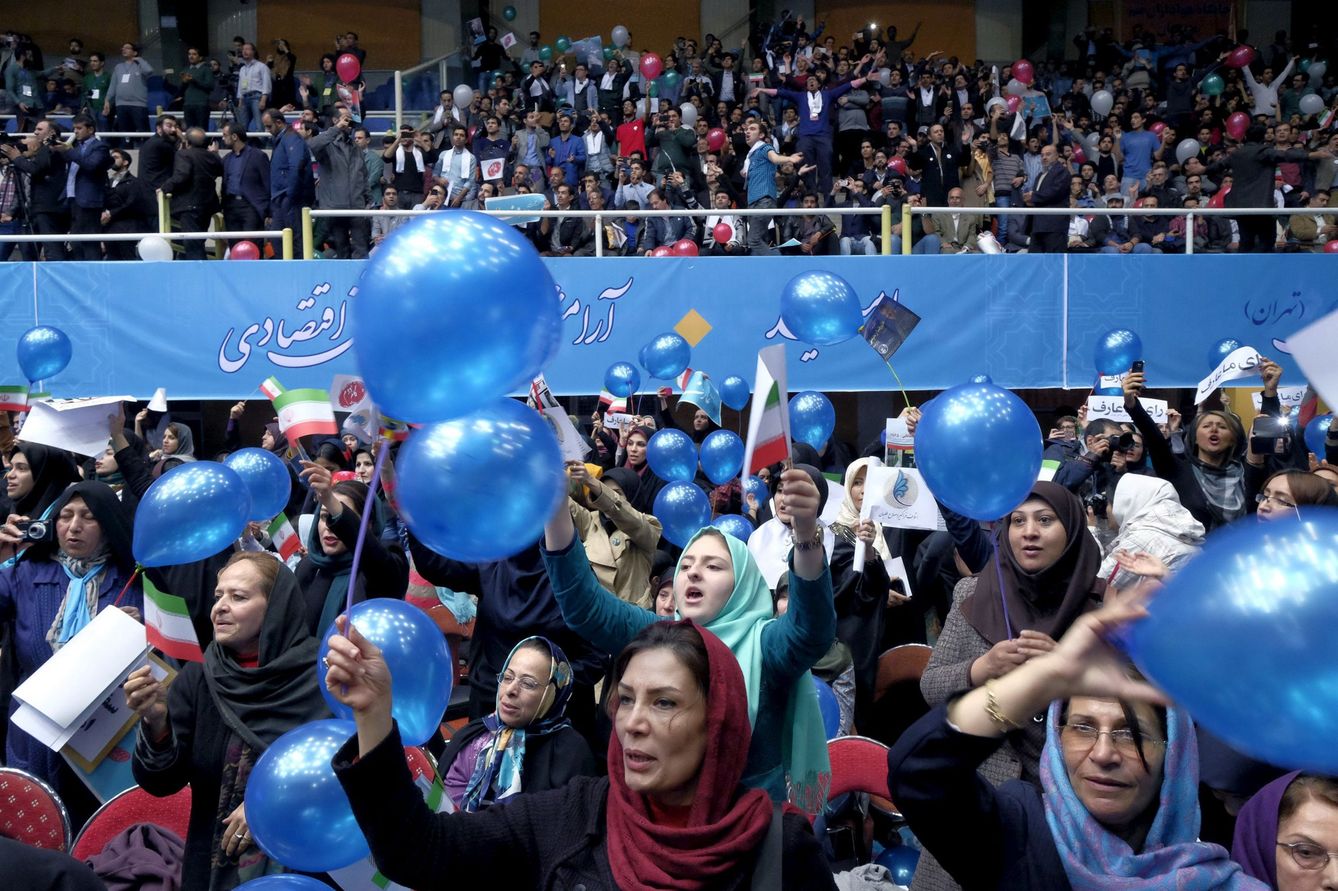 Mujeres iraníes participan en una campaña reformista antes de las elecciones parlamentarias de 2016, el 20 de febrero en Teherán (Reuters)