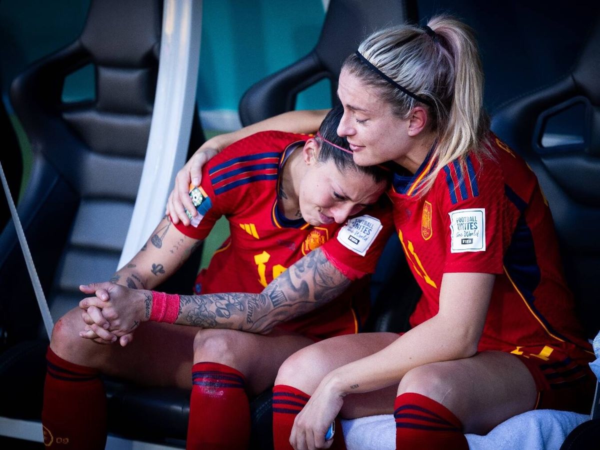 Foto: Jenni Hermoso y Alexia Putellas, tras vencer a Países Bajos en los cuartos de final del Mundial. (@SEFutbolFem).