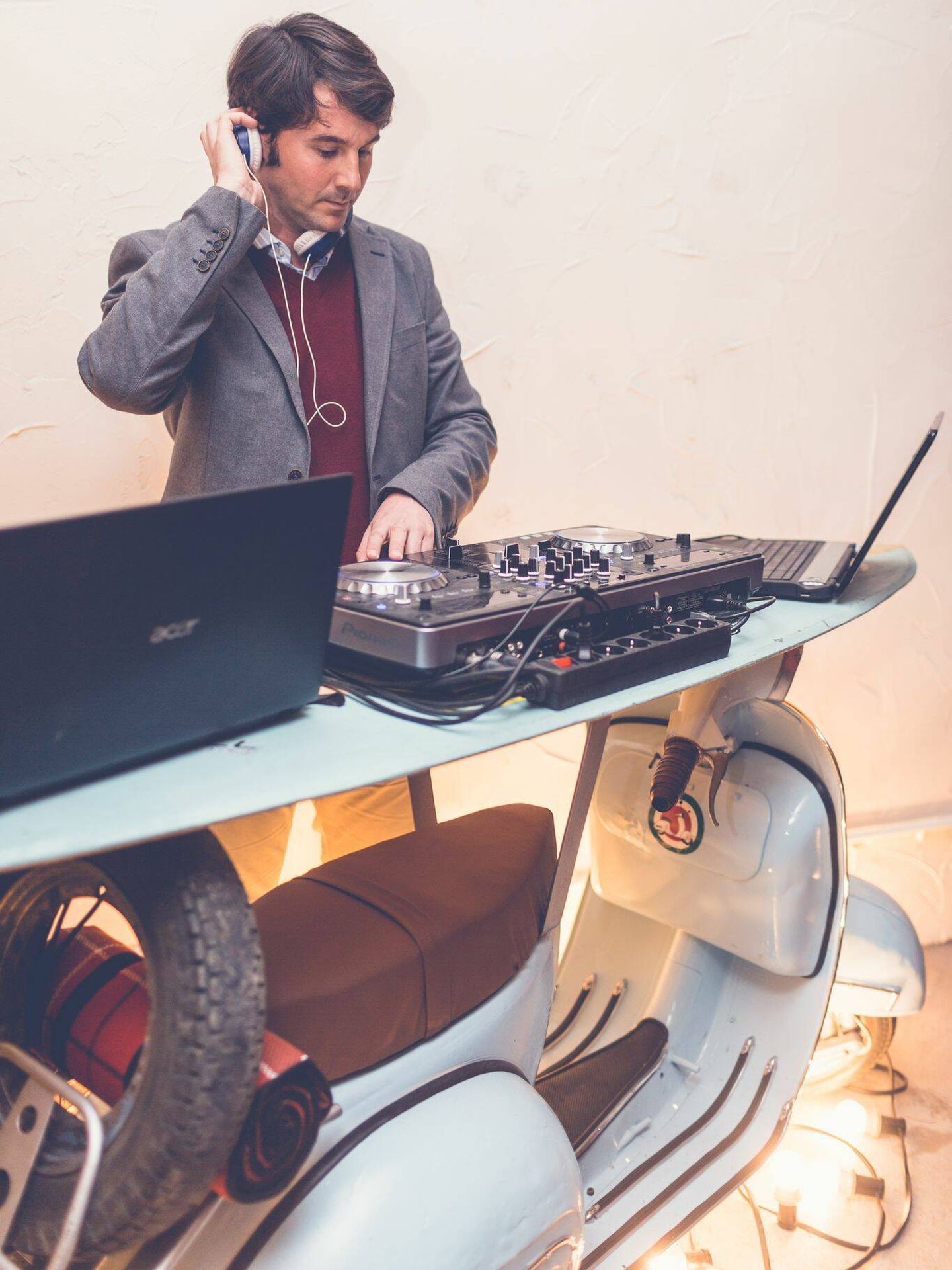 El DJ Íñigo Castellano. (Cortesía)