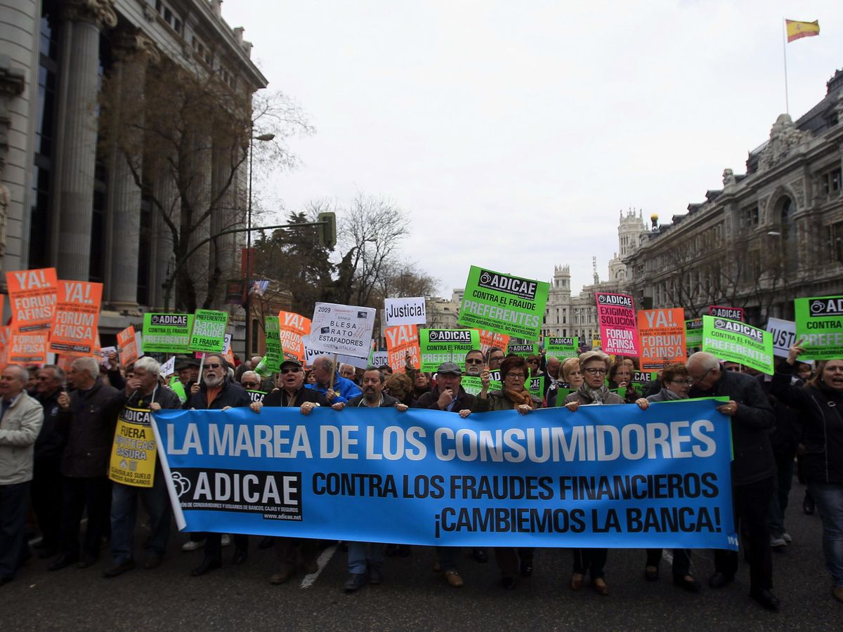 Foto: Manifestación contra la banca en 2014. (EFE/Víctor Lerena)
