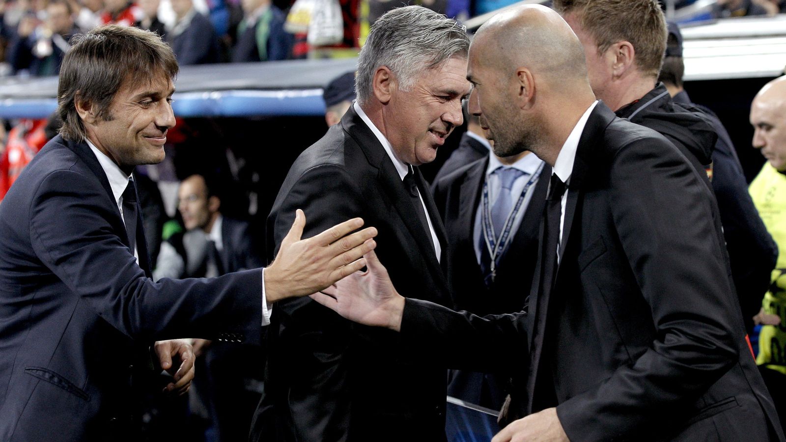 Foto: Conte y Zidane se saludan (EFE)