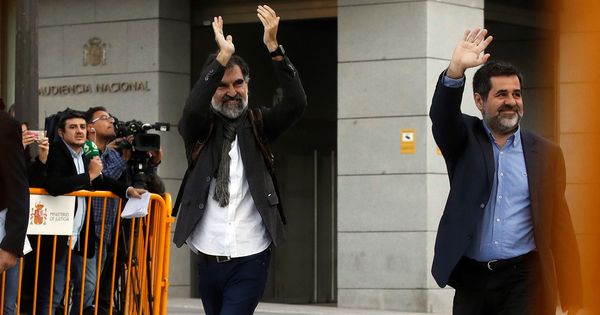 Foto: Jordi Sànchez y Jordi Cuixart, a su llegada a la Audiencia Nacional. (EFE)