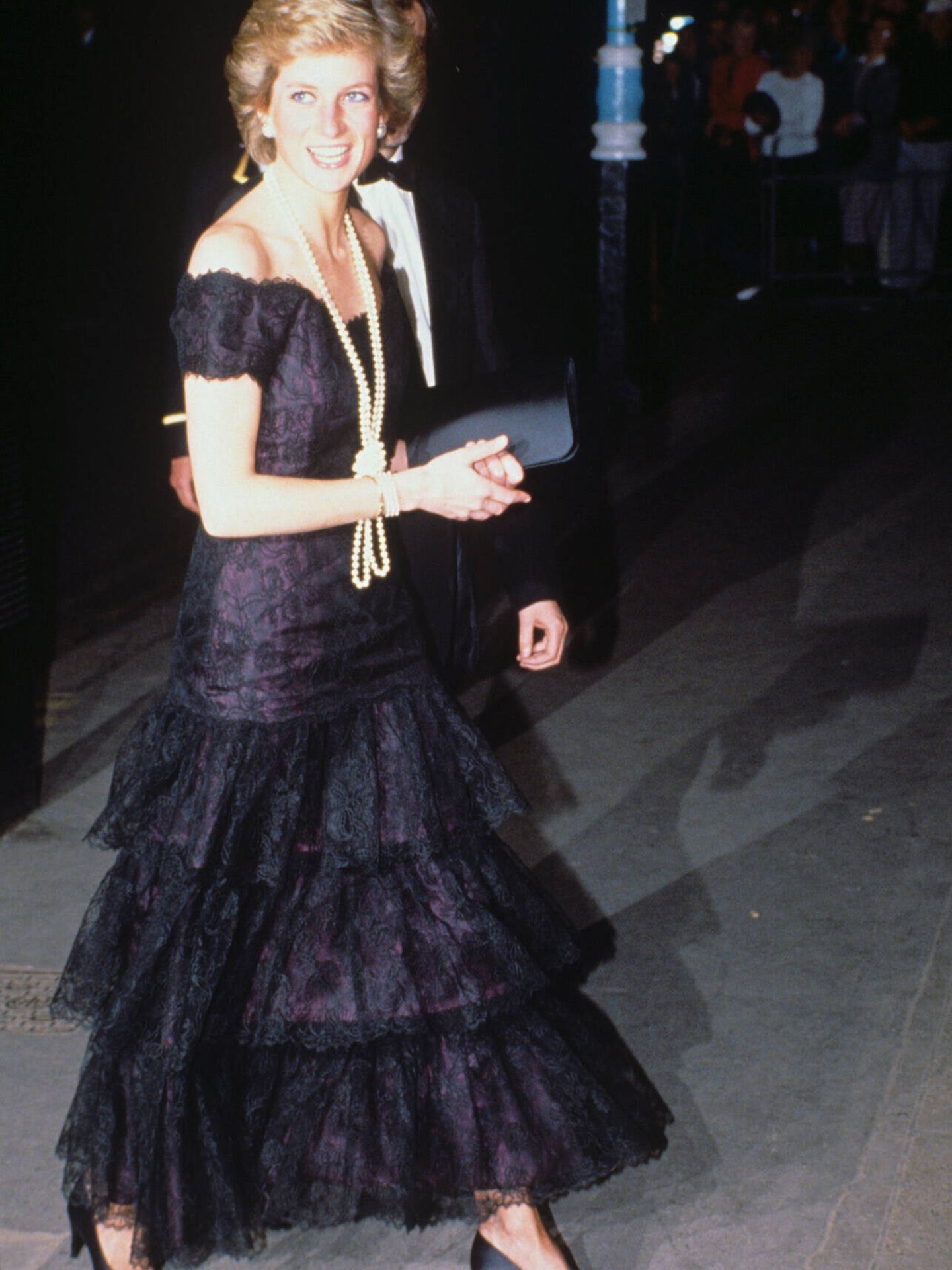 Diana de Gales, con el vestido de Victor Edelstein, en 1987. (Gtres)