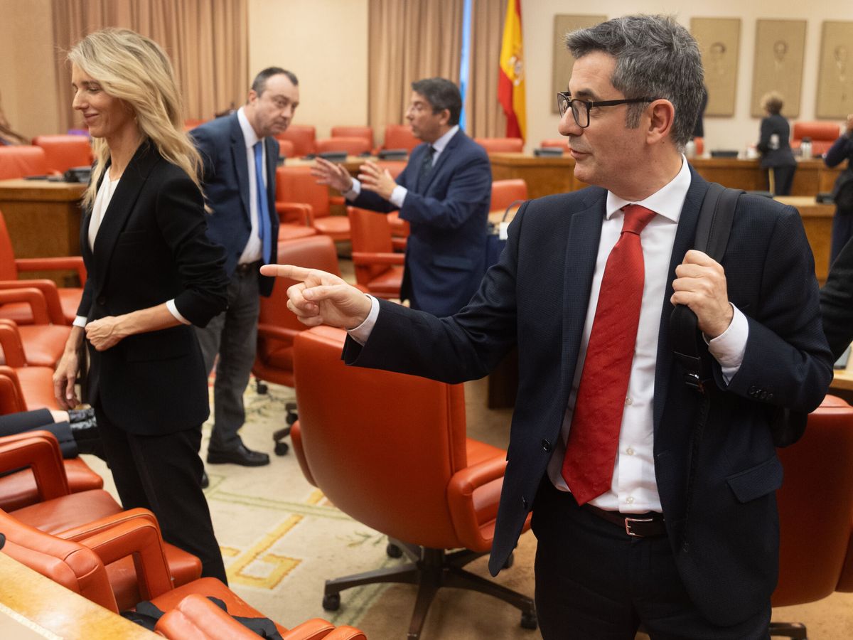 Foto: Félix Bolaños, en la comisión Constitucional del Congreso junto a Cayetana Álvarez de Toledo. (Europa Press / Eduardo Parra)