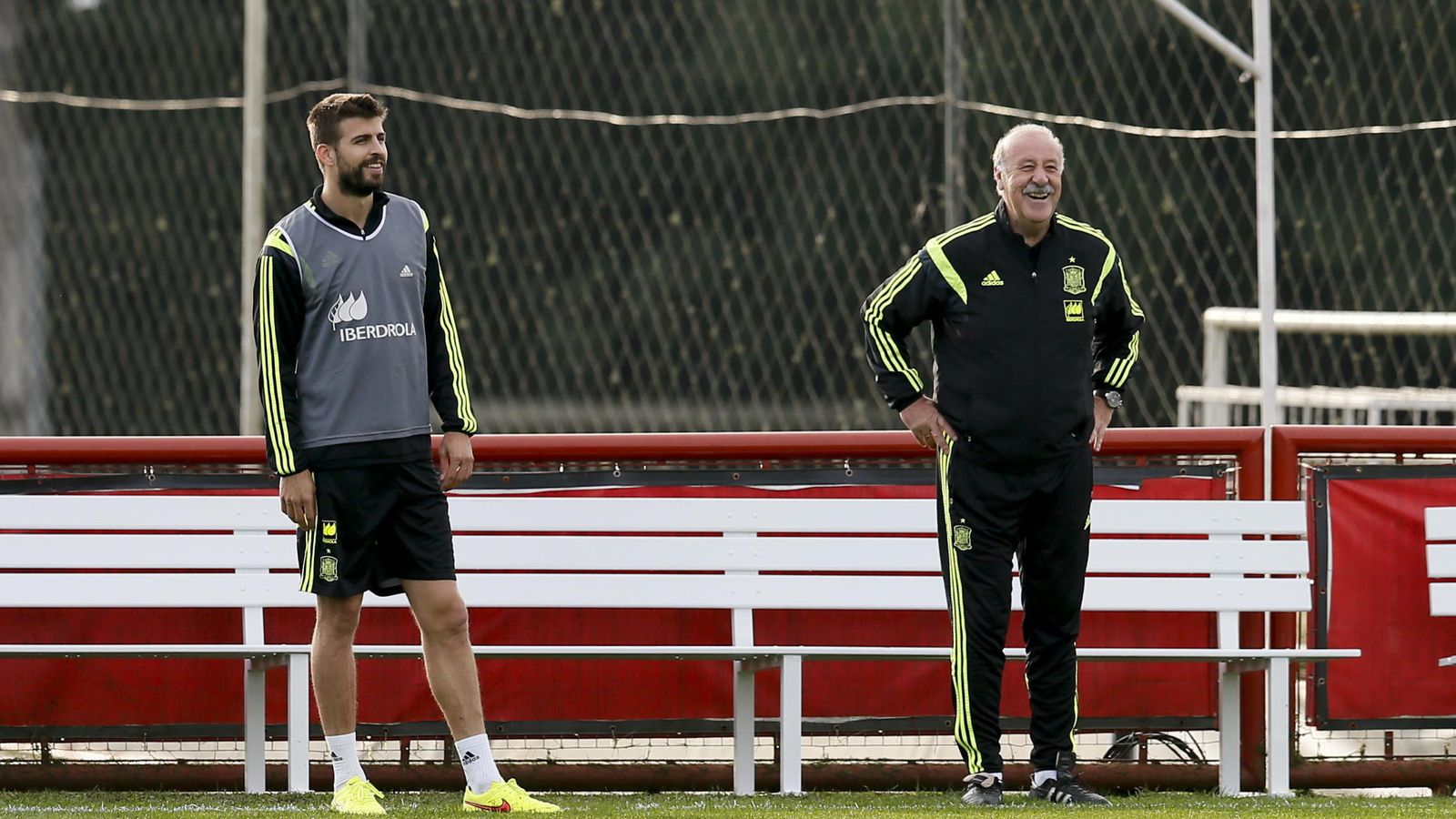 Foto: Piqué y Del Bosque, en un entrenamiento de la selección (EFE). 