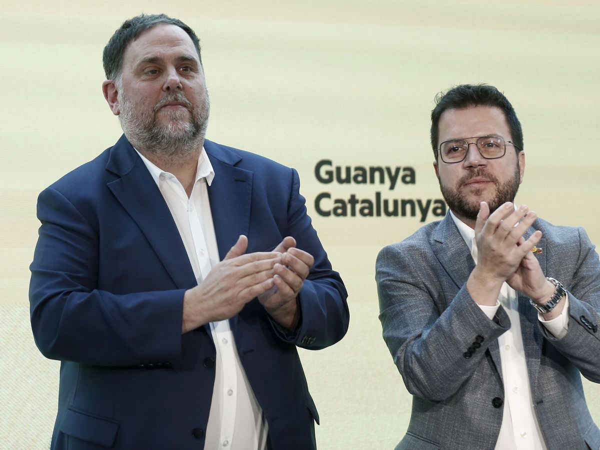Foto: El presidente de la Generalitat, Pere Aragonès (d), y el presidente de ERC, Oriol Junqueras. (EFE/Andreu Dalmau)