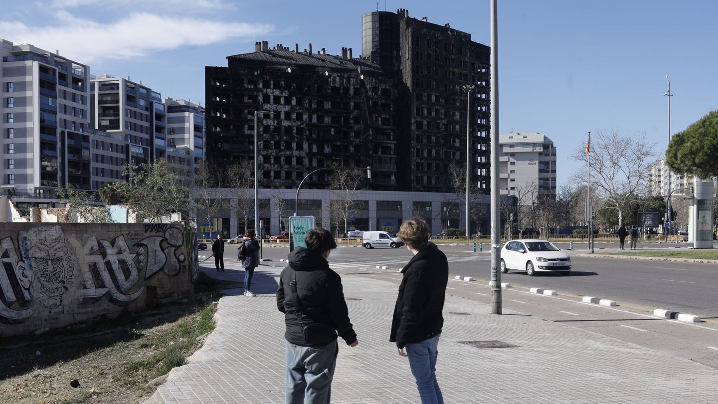 El edificio de Nou Campanar tras el incendio. (EFE)