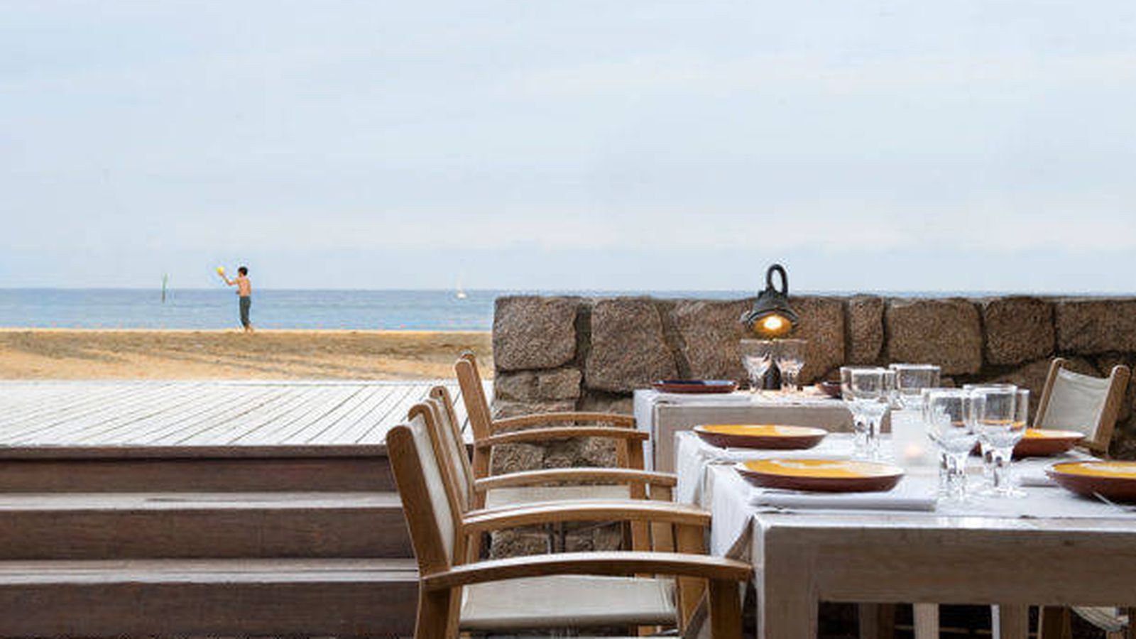 Foto: Restaurante Agua, a pie de playa, cerca del Puerto Olímpico de Barcelona. (Cortesía)