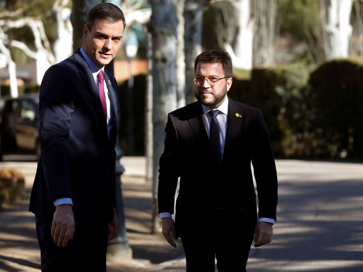 Foto: El presidente del Gobierno, Pedro Sánchez (i), y el presidente de la Generalitat, Pere Aragonès. (EFE)