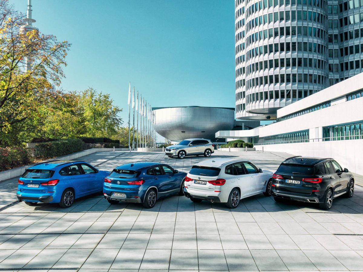 Foto: BMW amplia su oferta de versiones electrificadas con los X1 y X2 híbridos enchufables. 