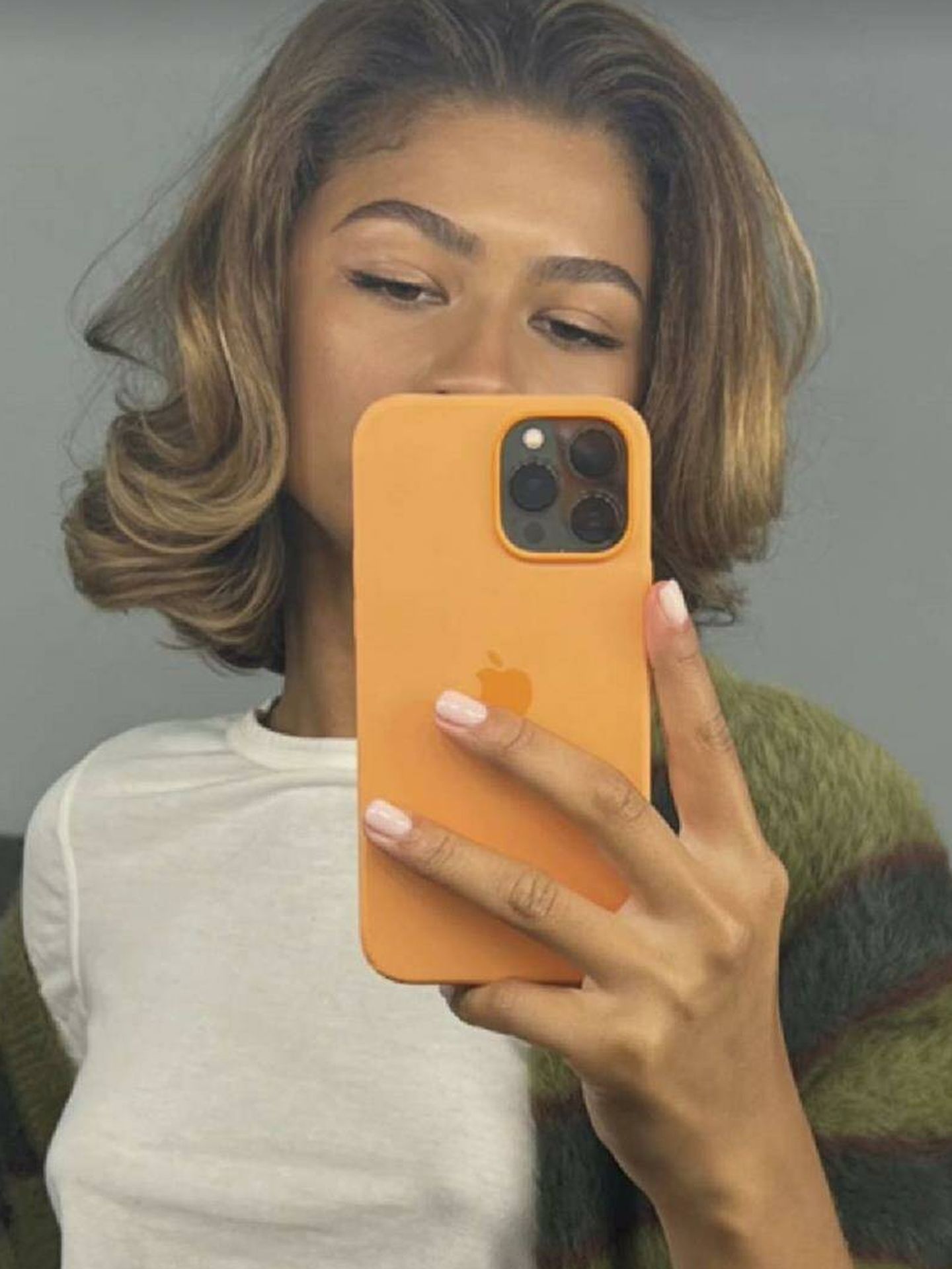 La nueva coloración de Zendaya aclara notablemente su melena en un castaño dorado. (Instagram/@zendaya)