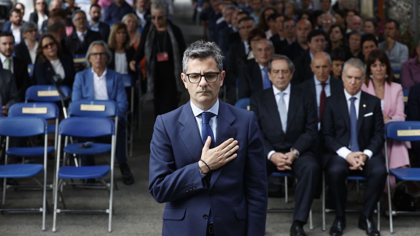 Foto: El ministro Bolaños, en la conmemoración de los bombardeos de Gernika. (EFE/Miguel Toña)
