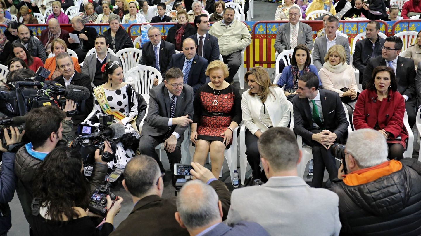 Los presidentes valenciano y andaluza en el acto del Día de Andalucía celebrado en Mislata (Valencia). (Efe)