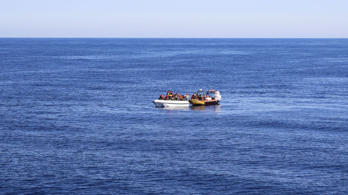 Al menos 41 personas desaparecidas al volcar un barco con migrantes frente a Yemen