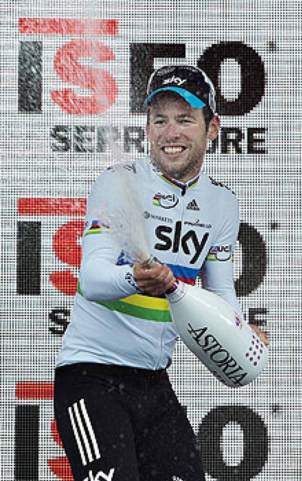 Foto: Cavendish se impone a Goos en el esprint de la quinta etapa del Giro