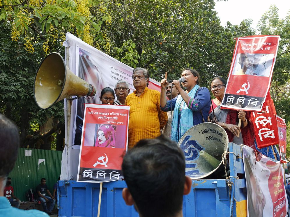 Foto: Pancartas de 'Justicia para Nusrat', en Bangladesh. (Efe)