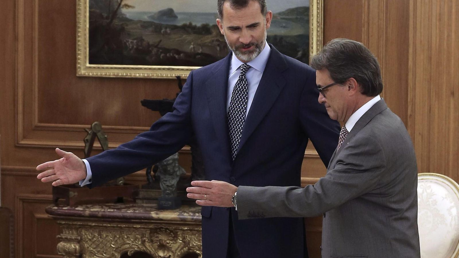 Foto: Felipe VI y Artur Mas, en la recepción real de ayer. (EFE)