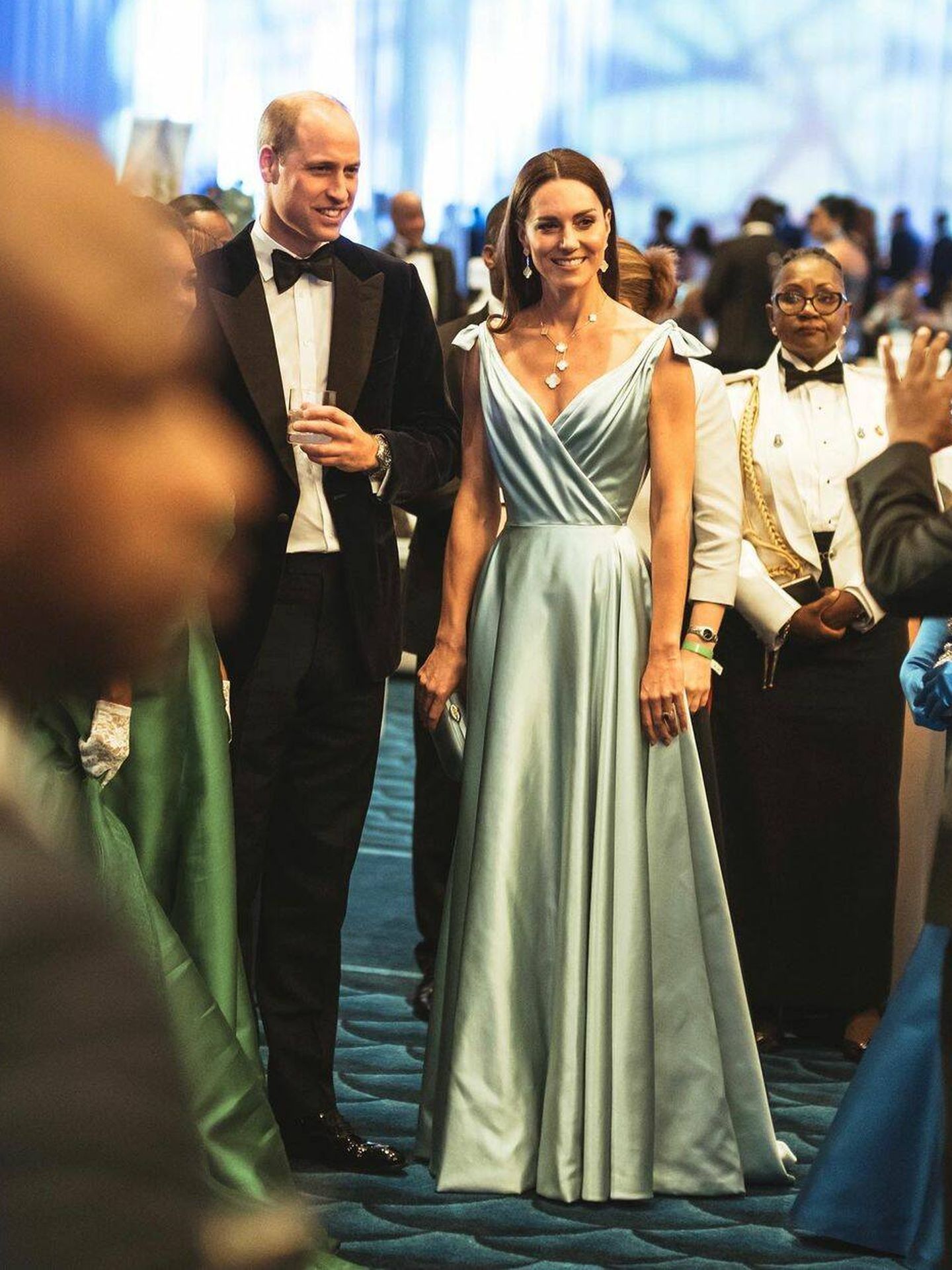 Kate Middleton, en Belice con su vestido azul hielo. (IG)