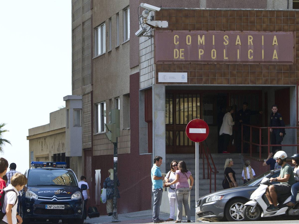 Foto: Comisaría en Cádiz. (EFE/Román Ríos)