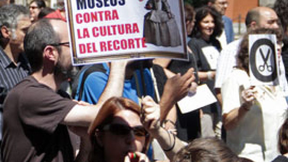 La justicia devuelve a los funcionarios madrileños parte de la paga extra eliminada