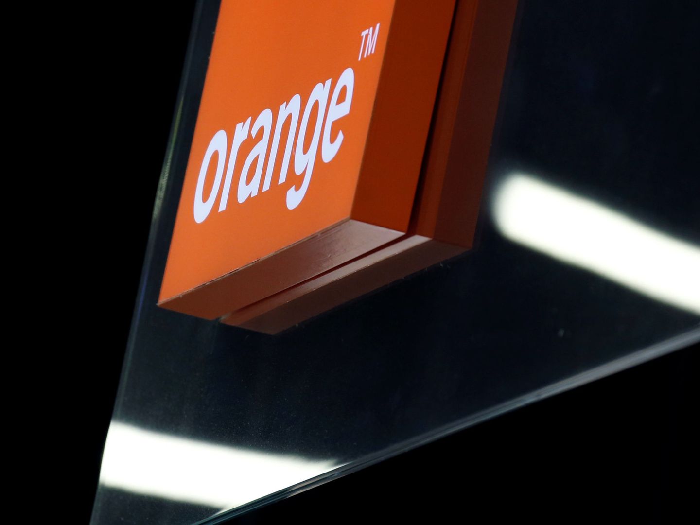 El logo de Orange en una de sus tiendas en Burdeos, Francia. (Reuters)