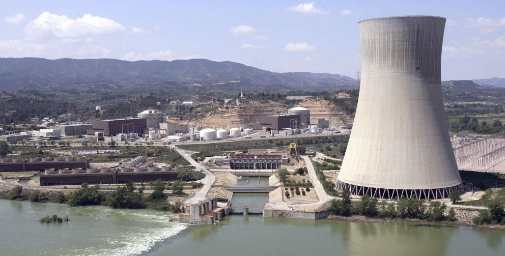 Fotografía de archivo de una vista general de la central nuclear de Ascó II (Tarragona). (EFE)