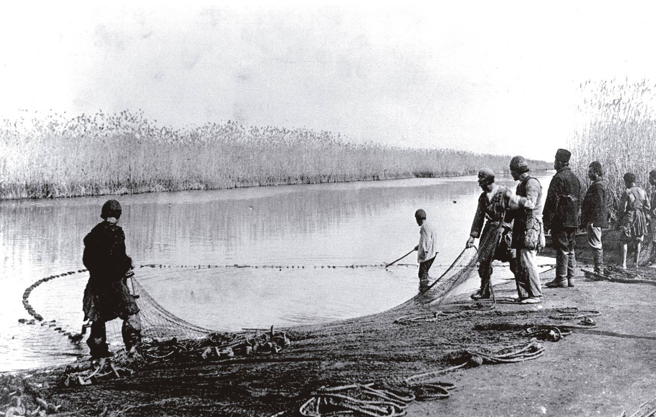 Detalles de la pesca del esturión en fotografías de la época. (Foto: Jet Set/Volpe) 