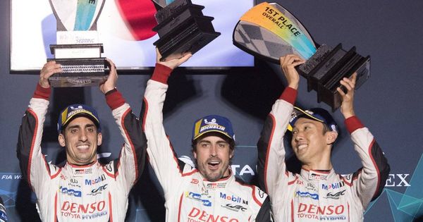 Foto: Buemi, Alonso y Nakajima en el podio. (Twitter: @Toyota_Hybrid)