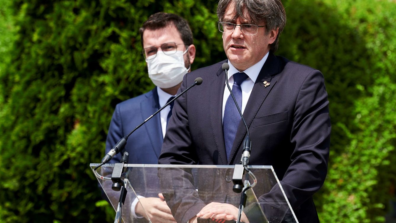 Foto: Carles Puigdemont y, de fondo, Pere Aragonès. (EFE/Horst Wagner)