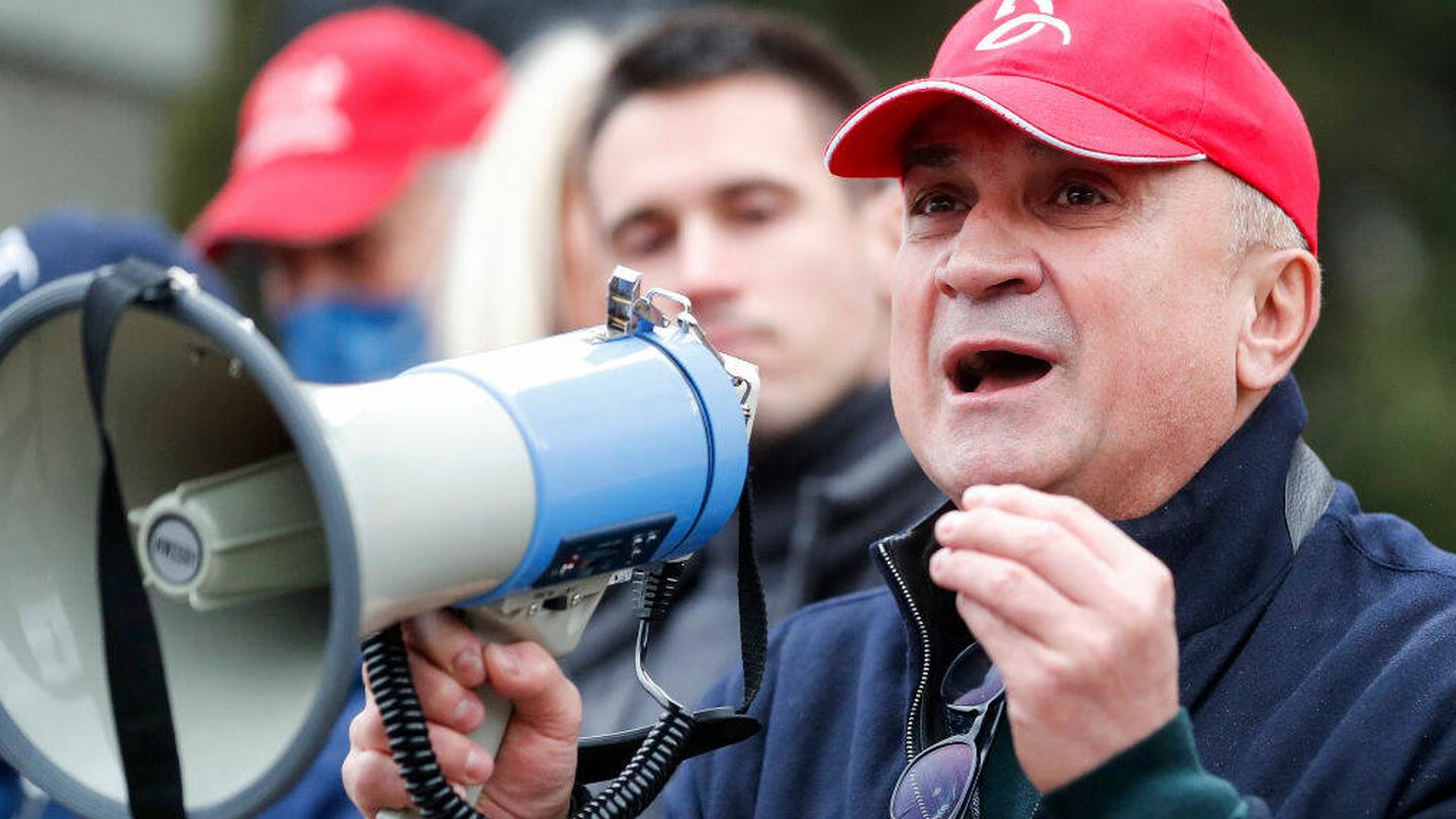  Srdjan Djokovic, en las protestas por la deportación de su hijo. (Getty)
