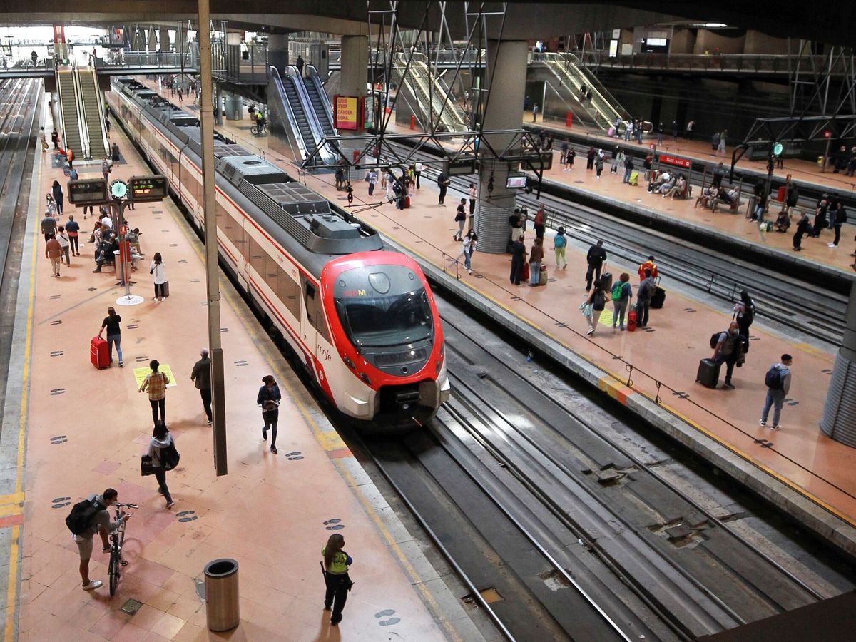 Foto: Cercanías en la estación de Atocha. (EFE/Victor Lerena)