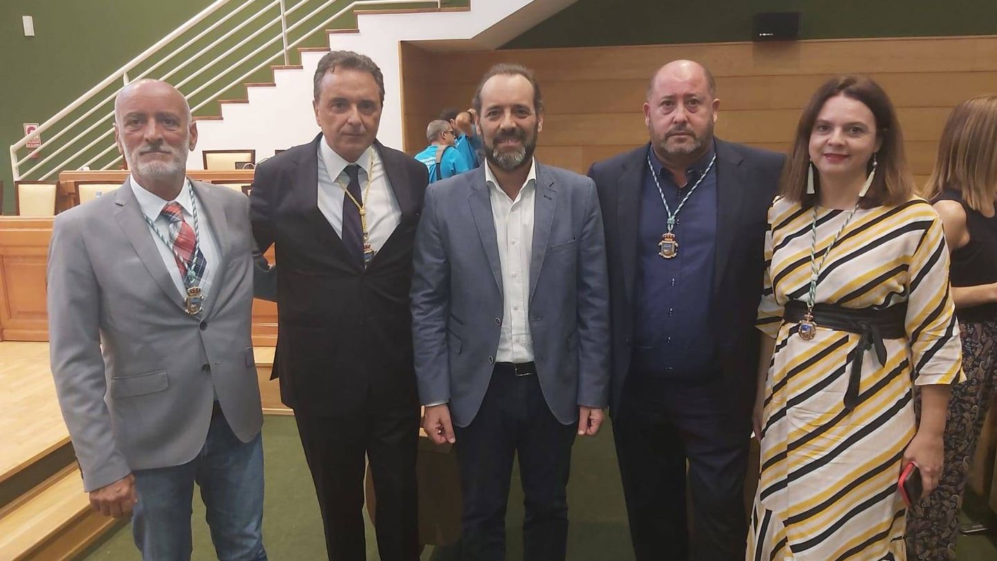 A la izquierda de la imagen, Nicolás de Miguel, acompañado del alcalde de Torremolinos y Juan Cassá, diputado de Cs en la Diputación de Málaga (Twitter de Juan Cassá).