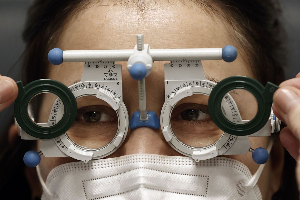 Empresa espanhola cria tecnologia de luz para fabricar lentes progressivas de forma sustentável