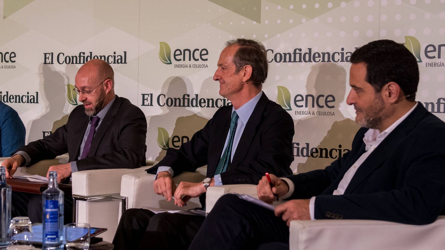 Jorge Sanz (Comisión de Expertos para la Transición Energética), Ignacio Colmenar (ENCE) y Josep Vendrell (Podemos-En Comú)