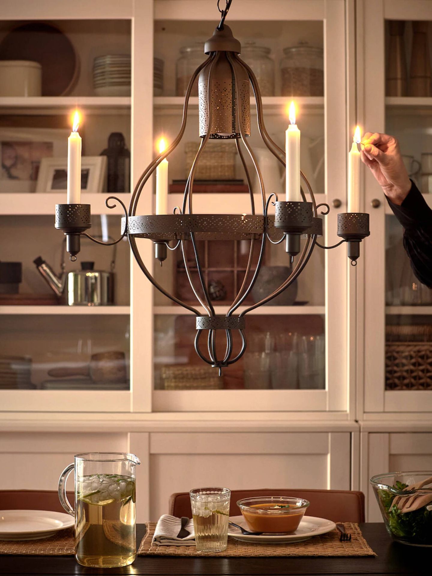 Lámparas de chandelier low cost para dar un toque chic a tu casa. (Cortesía/Ikea)