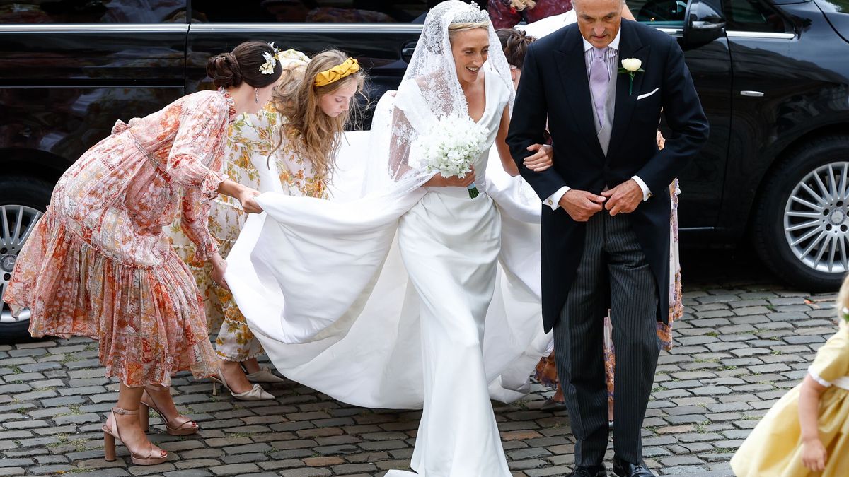 El look de novia de María Laura de Bélgica: cola desmontable y tiara con homenaje