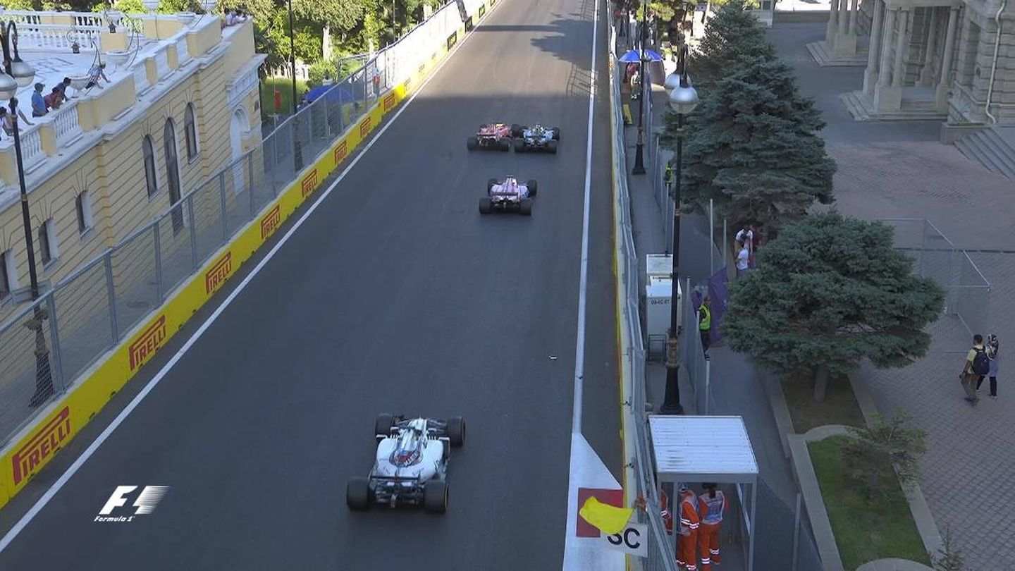 Momento en el que Vettel se tiró a por Hamilton en el Gran Premio de Azerbaiyán.