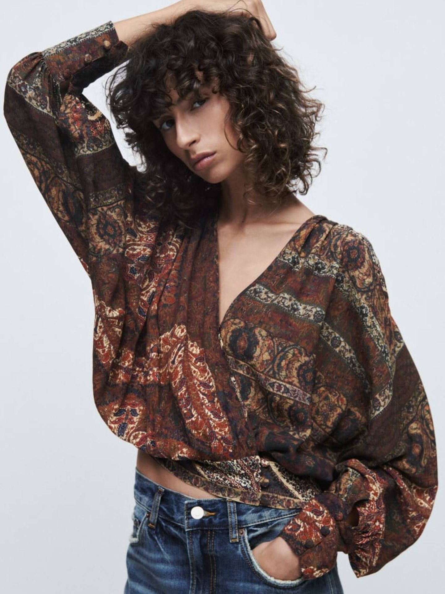 Súmate a la tendencia boho con esta blusa de Zara. (Cortesía/Zara)