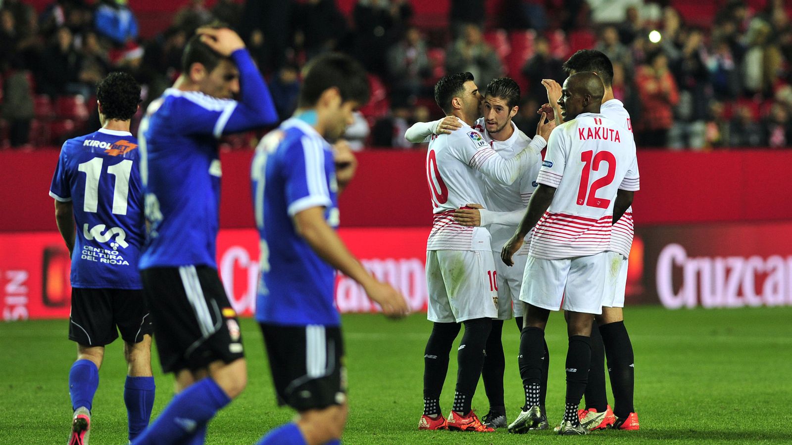 Foto: El Sevilla celebra uno de sus goles (Cordon Press).