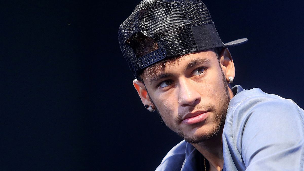 Neymar secuestra el número de la revista Playboy de Brasil