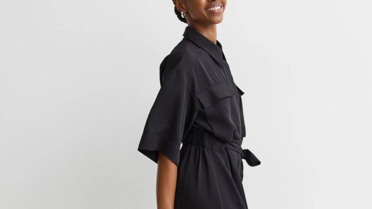 Encuentra en H&M el vestido negro que toda mujer necesita