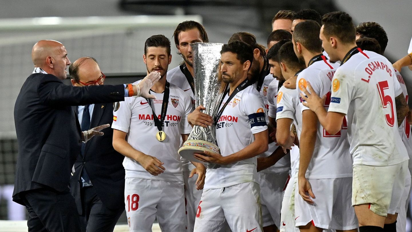 Navas ha ganado dos Europa League en cada etapa en el club. (Reuters/Marcelo del Pozo)