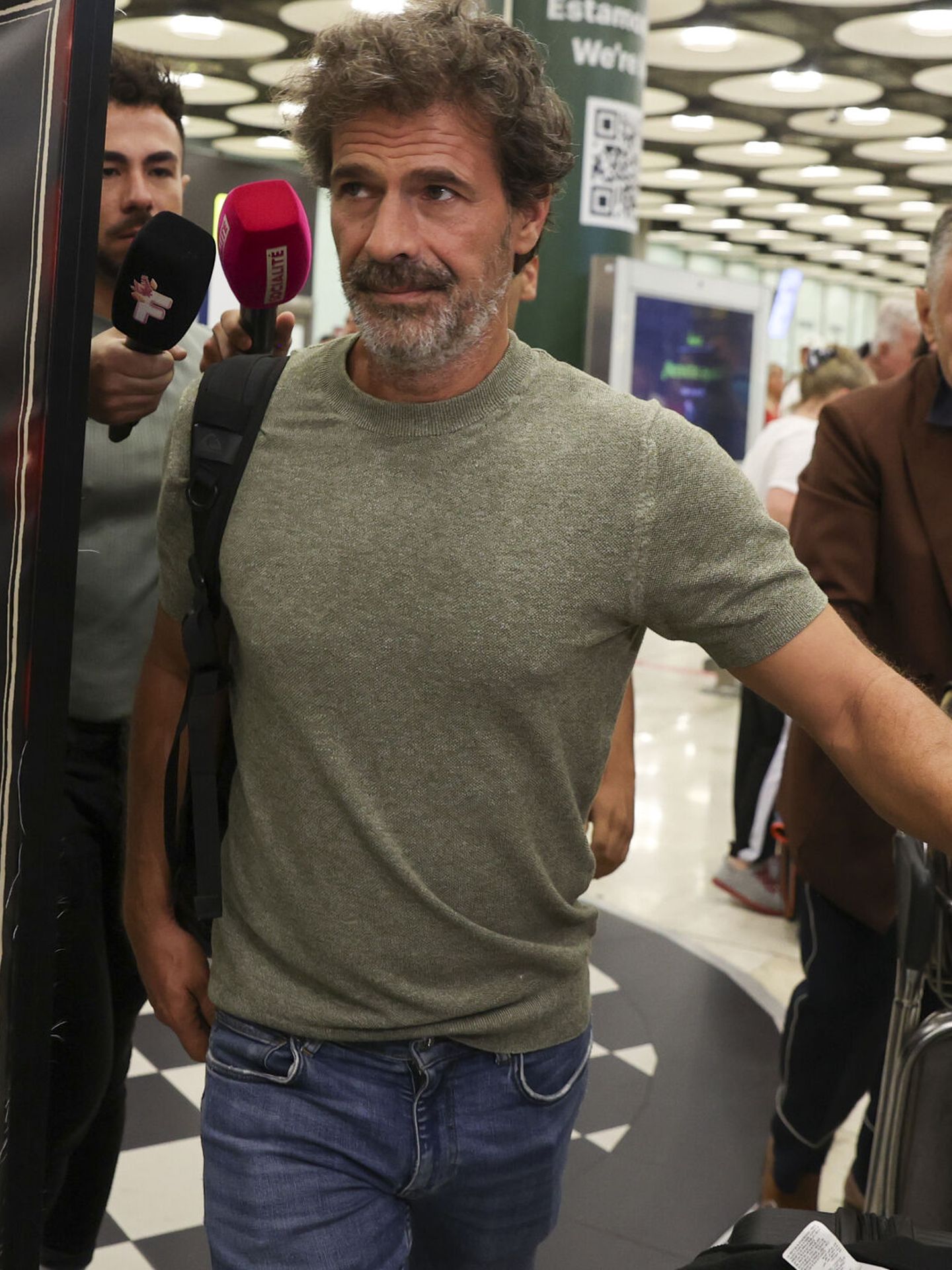 El actor Rodolfo Sancho, en el aeropuerto de Barajas. (EFE/Kiko Huesca)