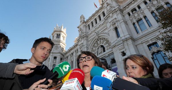 Foto: La edil de Equo, Inés Sabanés, junto al líder de Más Madrid, Íñigo Errejón. (EFE)