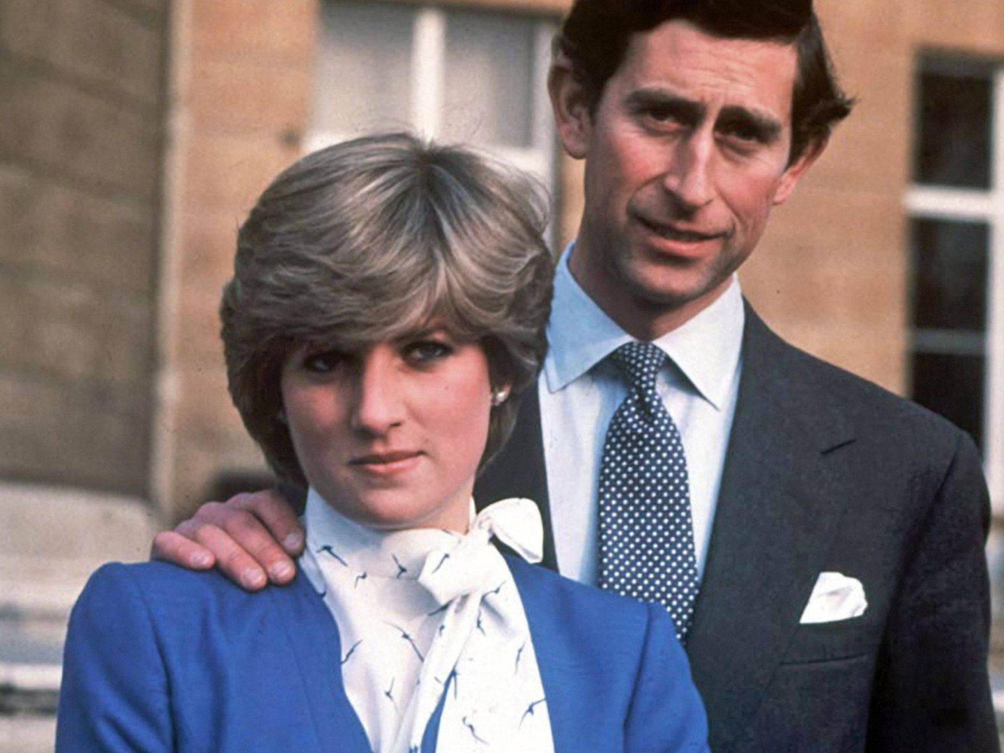 El príncipe Carlos y Diana de Gales, el día del anuncio de su compromiso. (EFE)