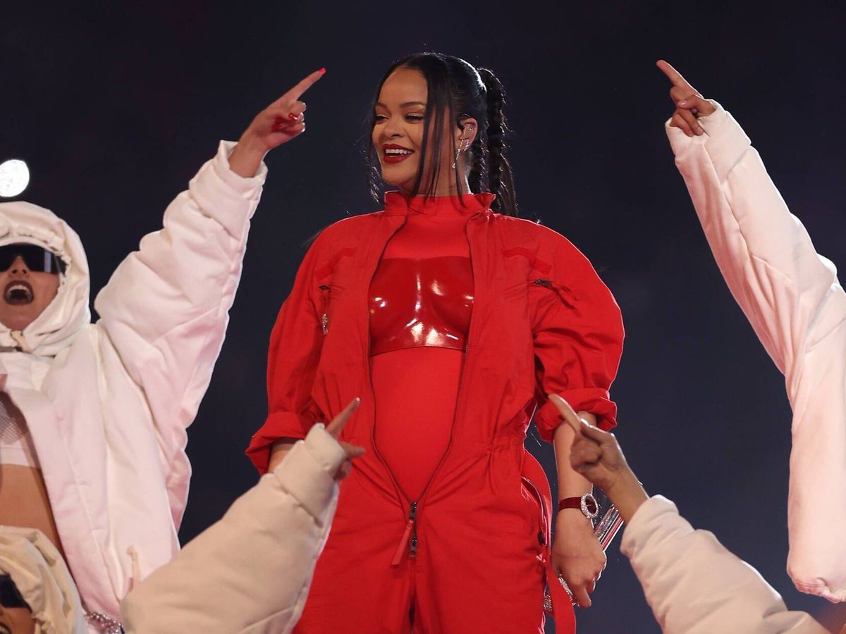 Foto: Rihanna durante su concierto en la Super Bowl en febrero de 2023. (Getty)